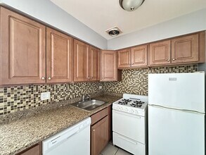 5820 N Sheridan Rd in Chicago, IL - Building Photo - Building Photo