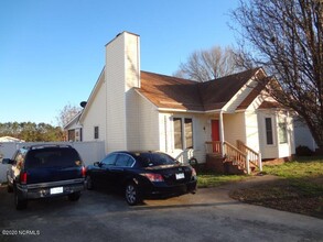 1505 Cedar Ln in Greenville, NC - Building Photo - Building Photo