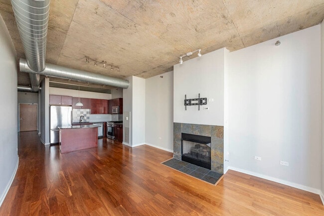 700 N Larrabee St, Unit 1902 in Chicago, IL - Building Photo - Building Photo