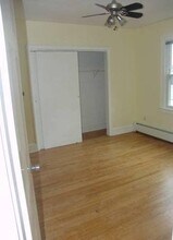 124 Raymond Rd, Unit #2 in West Hartford, CT - Foto de edificio - Building Photo