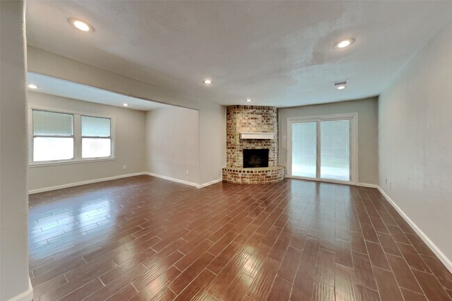 14318 Ella Lee Ln in Houston, TX - Building Photo - Building Photo