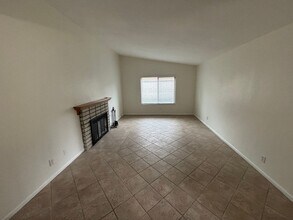 22940 Posada Dr in Santa Clarita, CA - Building Photo - Building Photo