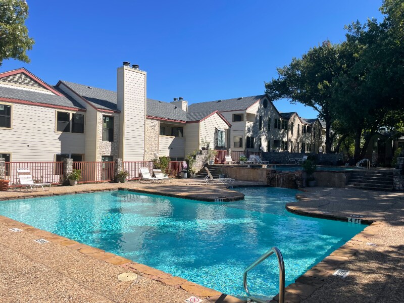 1510 W N Loop Blvd in Austin, TX - Building Photo