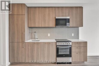 7437 Kingston Rd in Toronto, ON - Building Photo - Building Photo