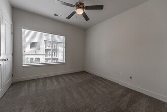 65 West Apartments in Cincinnati, OH - Building Photo - Building Photo