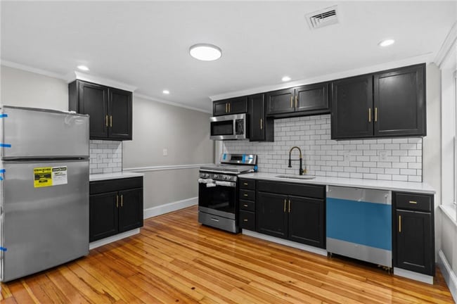 382 Orms St in Providence, RI - Building Photo - Building Photo