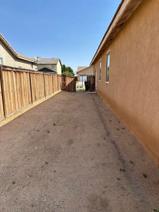 12921 Arvila Dr in Victorville, CA - Building Photo
