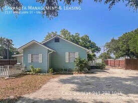 2137 Roselawn St in Sarasota, FL - Building Photo