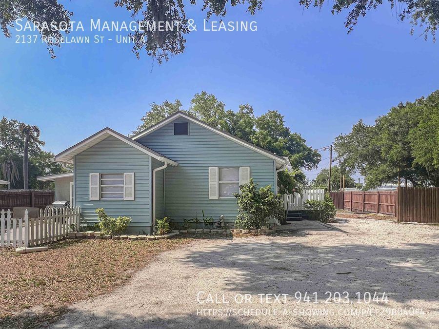 2137 Roselawn St in Sarasota, FL - Building Photo