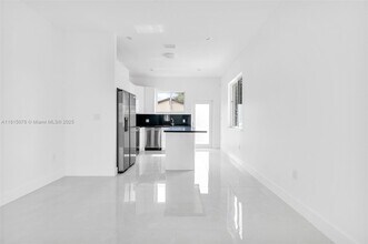 785 SW 7th Ave in Hallandale Beach, FL - Building Photo - Building Photo