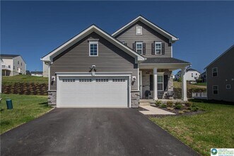 8202 Young Blvd in Fogelsville, PA - Building Photo - Building Photo