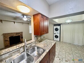 421 W San Antonio St in San Marcos, TX - Building Photo - Building Photo