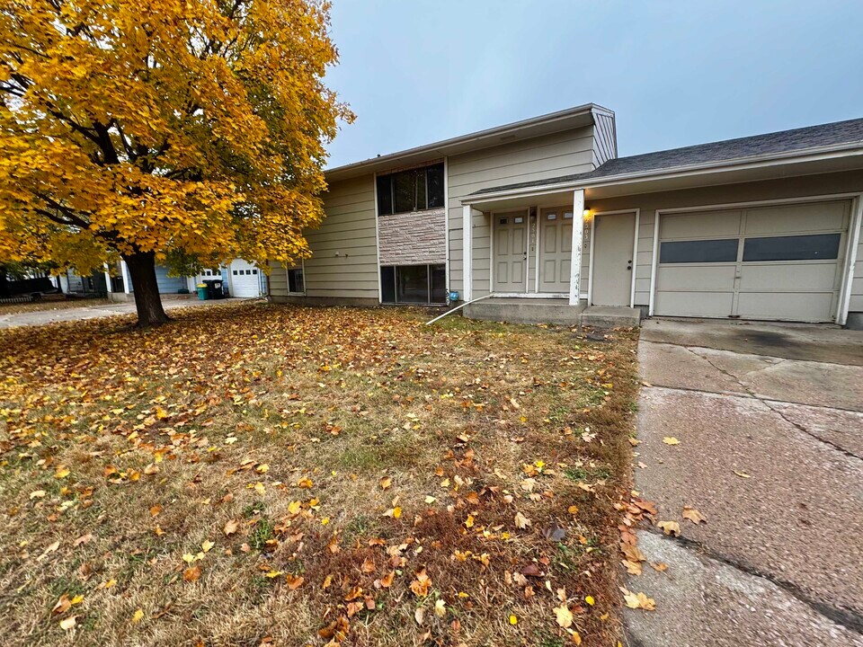 2503 W 3rd St in Sioux Falls, SD - Building Photo
