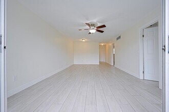 1505 Crescent Cir in West Palm Beach, FL - Building Photo - Building Photo
