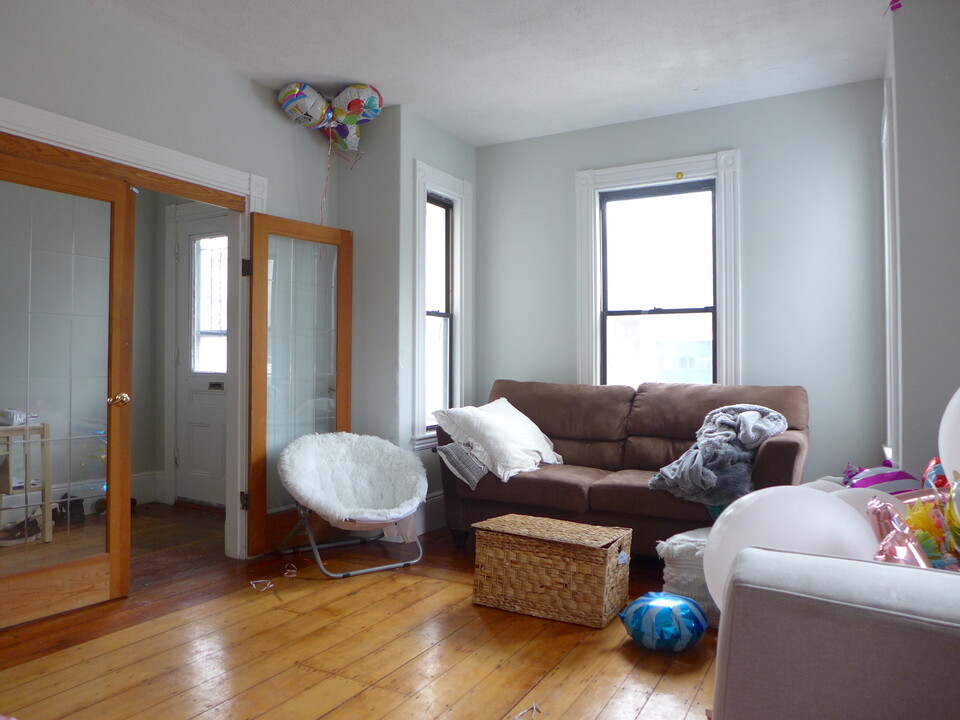 587 Cambridge St, Unit 1 in Boston, MA - Building Photo