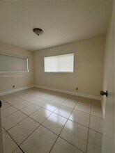 5730 NW 112th Terrace in Hialeah, FL - Building Photo - Building Photo