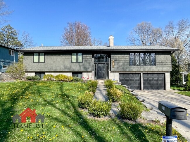 property at 910 Pine Ridge Dr