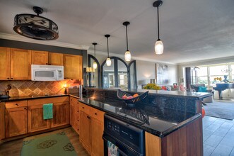 1365 Snell Isle Blvd NE-Unit -4-B in St. Petersburg, FL - Building Photo - Building Photo