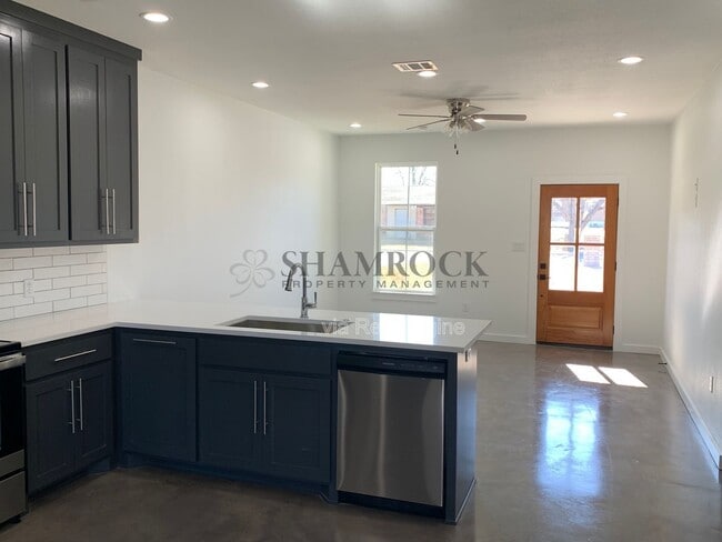 115 N Van Buren Ave in McGregor, TX - Building Photo - Building Photo