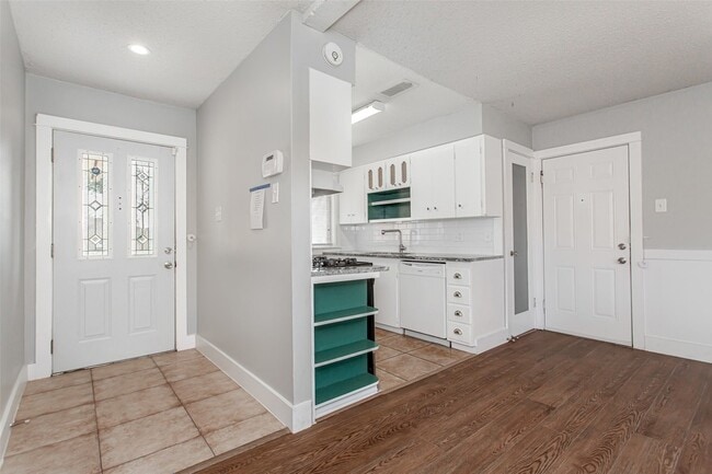 2121 Travis Dr in Carrollton, TX - Building Photo - Building Photo