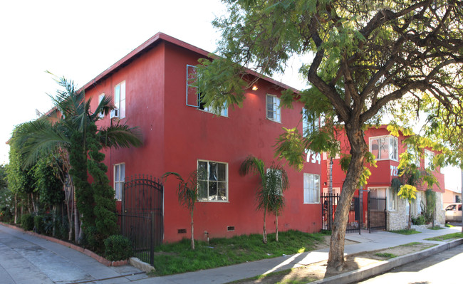 728-734 Cerritos Ave in Long Beach, CA - Foto de edificio - Building Photo