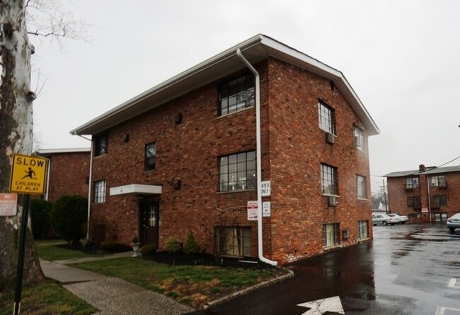 10 Washington St in Clark, NJ - Building Photo - Building Photo