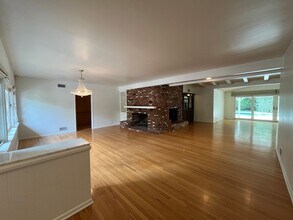 4539 Hayvenhurst Ave in Los Angeles, CA - Building Photo - Building Photo