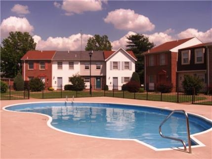 Virginia Pines Townhomes & Apartments in Sikeston, MO - Building Photo - Building Photo