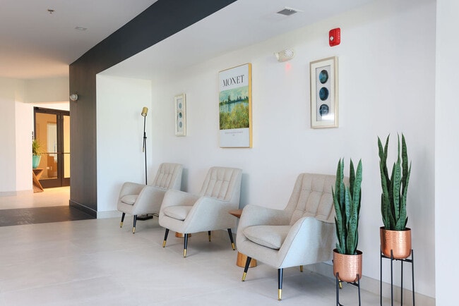 Station 250 in Mundelein, IL - Foto de edificio - Building Photo