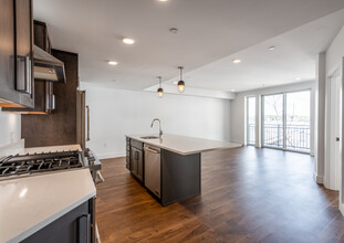 26 Hichborn Apartments in Brighton, MA - Building Photo - Interior Photo