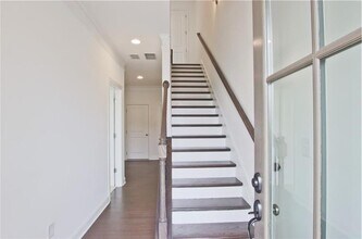2458 Figaro Dr in Atlanta, GA - Foto de edificio - Building Photo