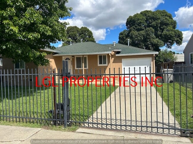 6207 Booth Ln in Sacramento, CA - Building Photo - Building Photo