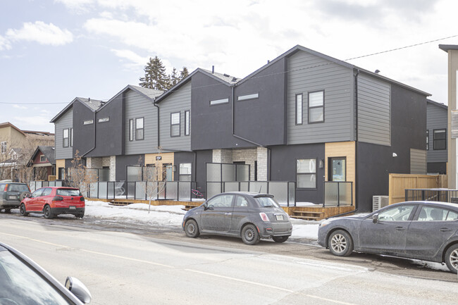 1815 24 Av NW in Calgary, AB - Building Photo - Building Photo