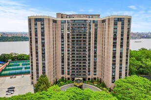 1512 Palisade Ave in Fort Lee, NJ - Building Photo