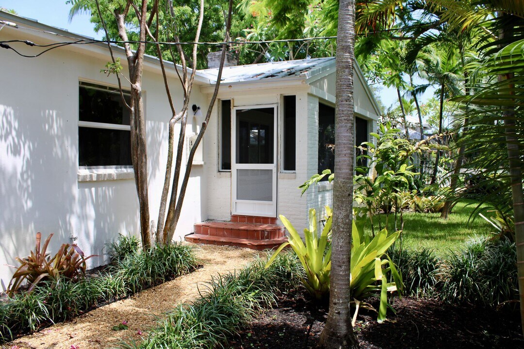 3211 Floral Ave in West Palm Beach, FL - Building Photo