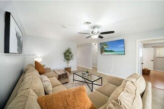 1769 NE 45th St in Oakland Park, FL - Building Photo - Building Photo
