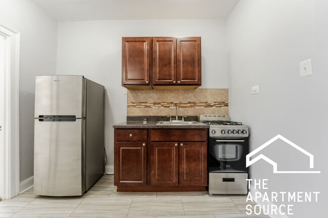 6930 N Greenview Ave in Chicago, IL - Building Photo - Building Photo