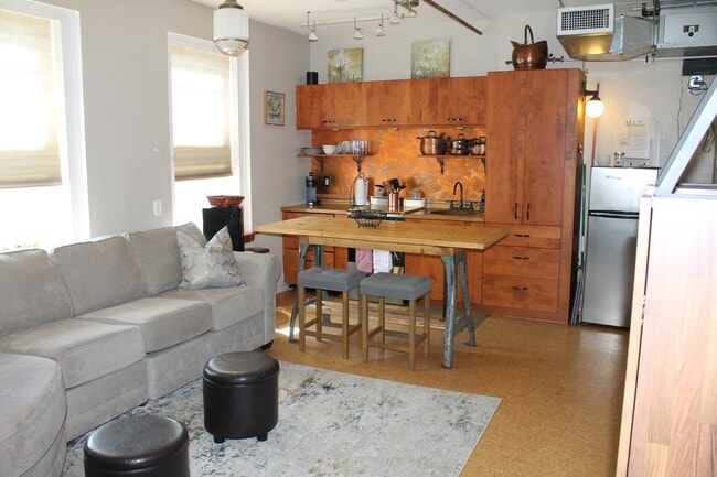 131 Main St, Unit 509 in Burlington, VT - Foto de edificio - Building Photo