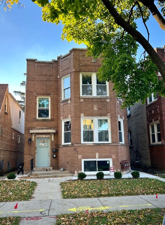 4912 N Mason Ave, Unit Second Floor in Chicago, IL - Foto de edificio
