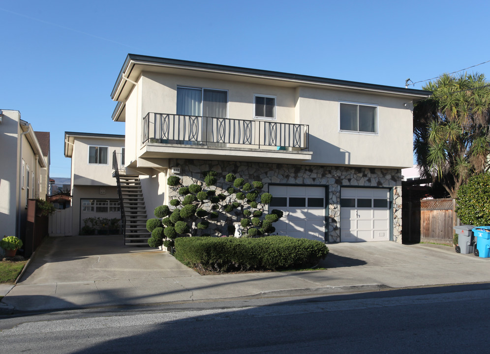 677 Easton Ave in San Bruno, CA - Building Photo