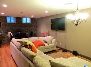 5 Albemarle Ct, Unit A in Boston, MA - Foto de edificio - Building Photo