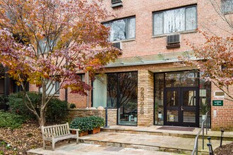 2325 42nd St NW in Washington, DC - Building Photo - Building Photo
