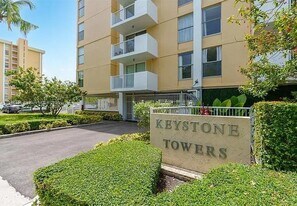 2000 NE 135th St, Unit 609 in North Miami, FL - Building Photo