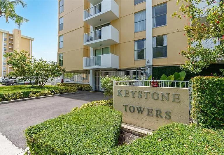 2000 NE 135th St, Unit 609 in North Miami, FL - Building Photo