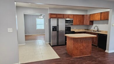 213 N Pecan St in Douglass, KS - Building Photo - Building Photo