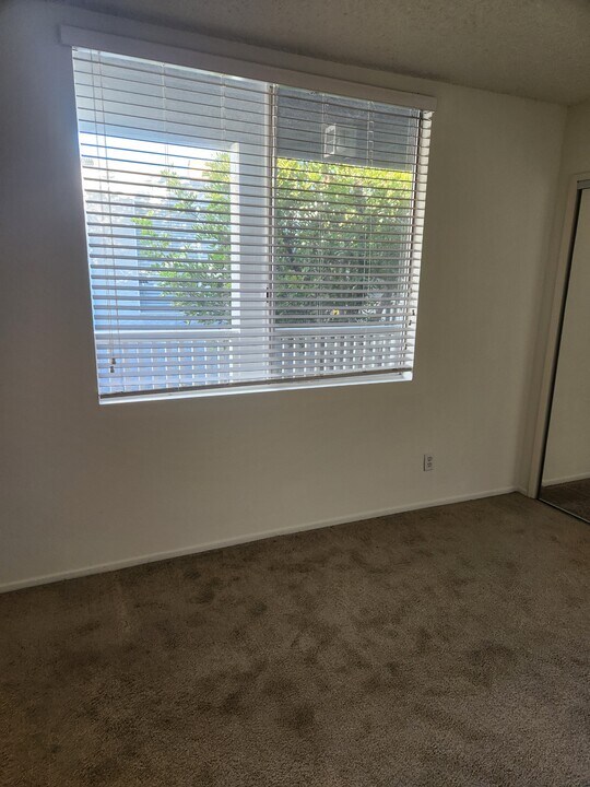 1445 Reeves St, Unit #111 in Los Angeles, CA - Building Photo