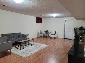 1409 Old Cannon Rd in Fort Washington, MD - Foto de edificio - Building Photo