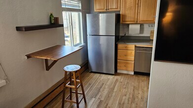 2482 W Caithness Pl, Unit 10 in Denver, CO - Building Photo - Building Photo