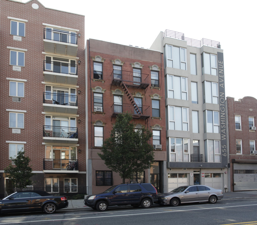 653 Washington Ave in Brooklyn, NY - Building Photo