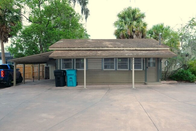 property at 633 N Summerlin Ave